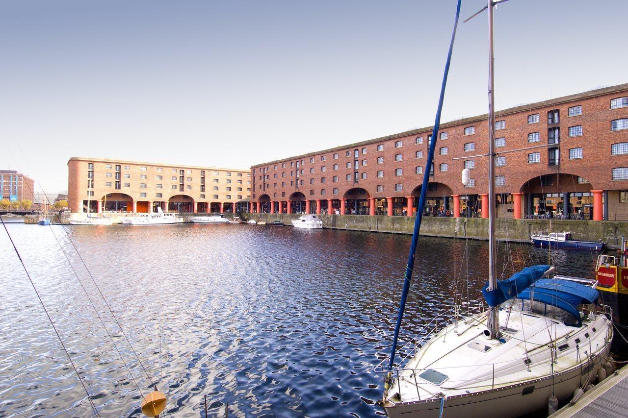 Premier Inn Liverpool Albert Dock Exteriör bild